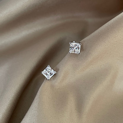 [Kismet Jewels ]Delicate Square Shape Earrings
