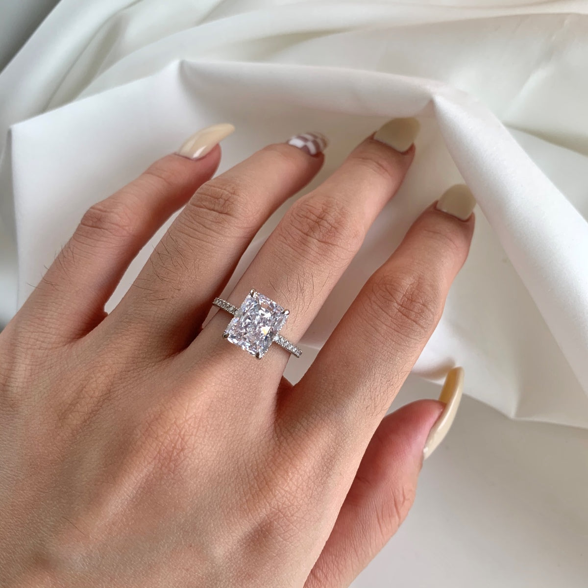 [Kismet Jewels ]4.0 Carat Luxurious Engagement Ring