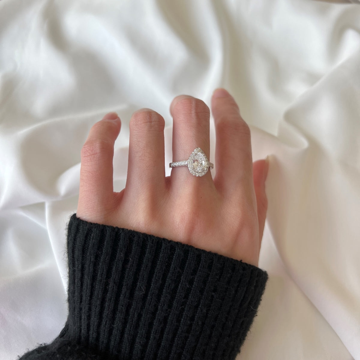 [Kismet Jewels ]1.0 Carat Luxurious Resplendent Water Drop Shape Wedding Ring