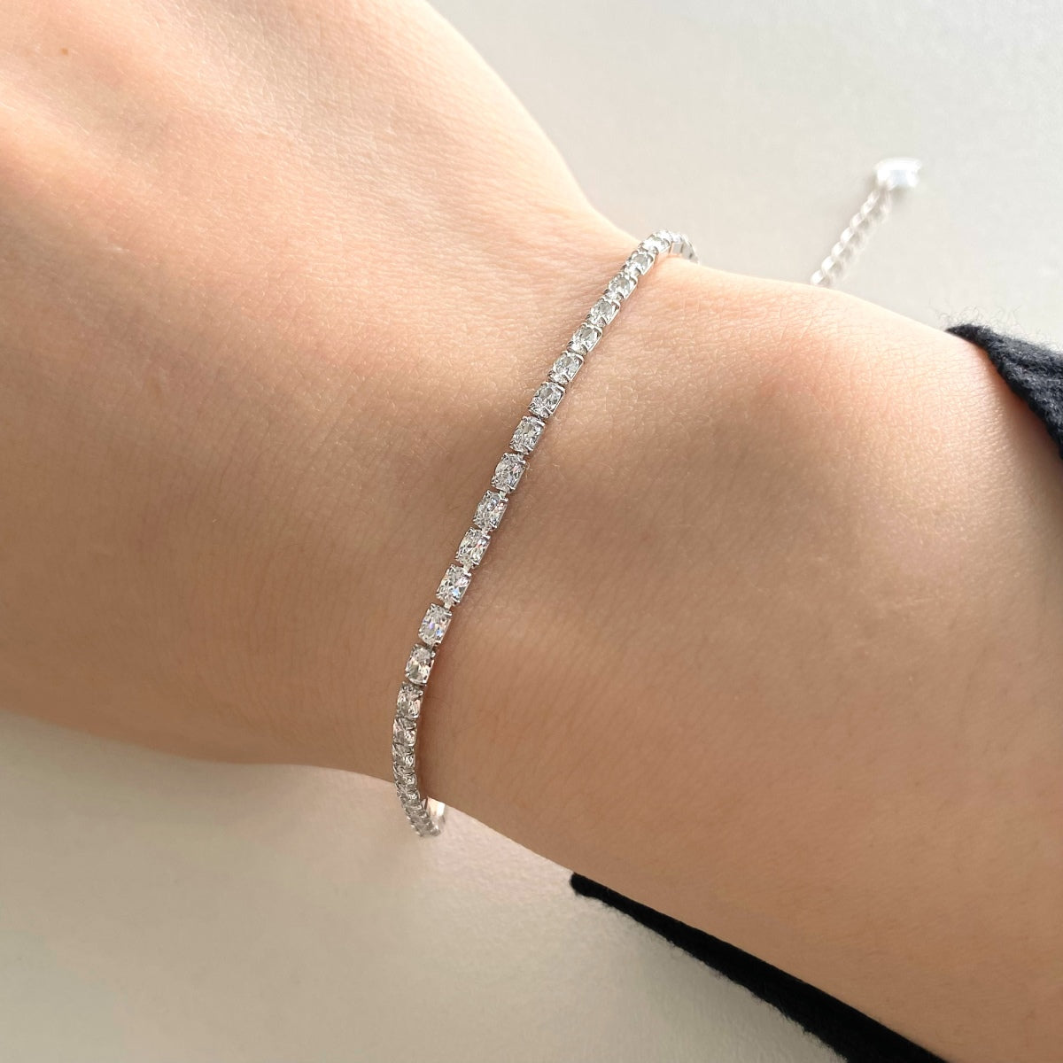 [Kismet Jewels ]Elegant Emerald Cut Daily Bracelet