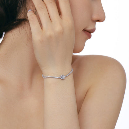 [Kismet Jewels ]Luxurious Dazzling Square Shape Banquet Bracelet