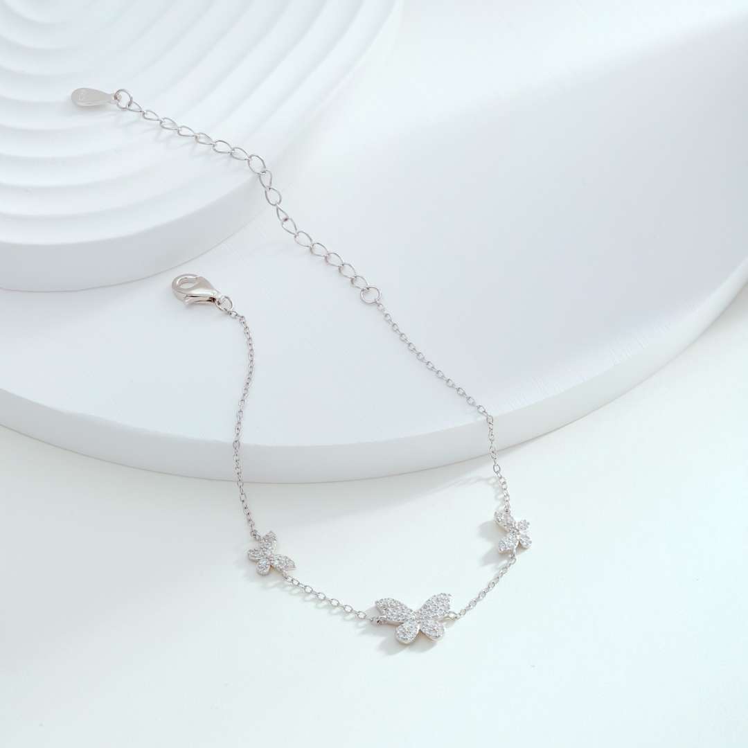 [Kismet Jewels ]Delicate Butterfly Pendant Bracelet