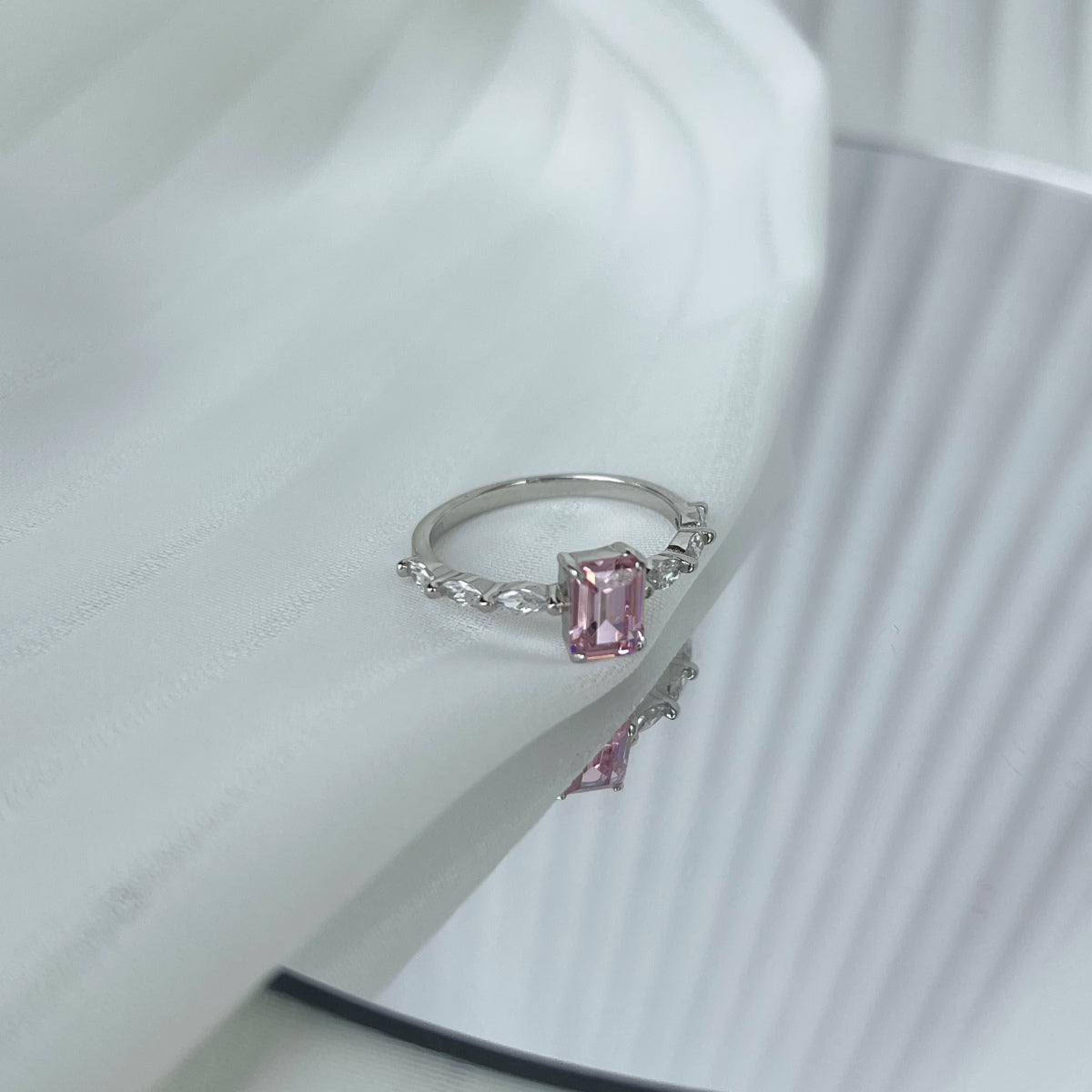[Kismet Jewels ]1.0 Carat Dainty Resplendent Radiant Cut Daily Ring