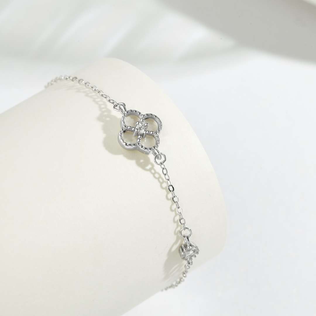 [Kismet Jewels ]Delicate Four Leaf Clover Bracelet