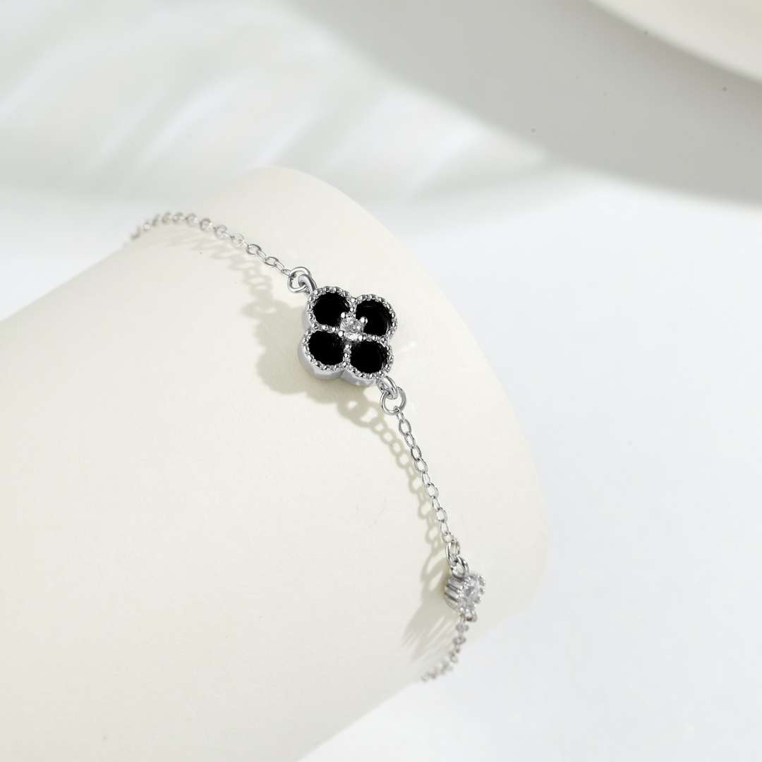 [Kismet Jewels ]Delicate Four Leaf Clover Bracelet