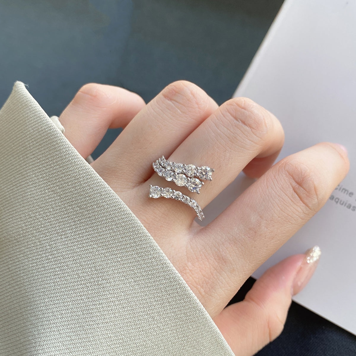 [Kismet Jewels ]Unique Vivid Snake Shape Daily Ring