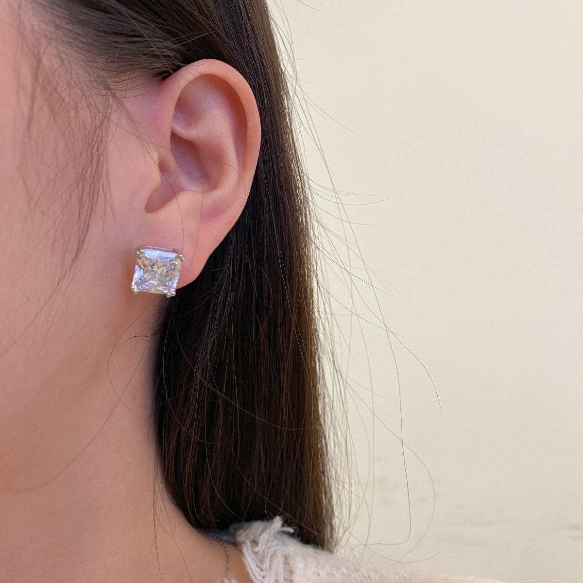 [Kismet Jewels ]Delicate Square Shape Earrings
