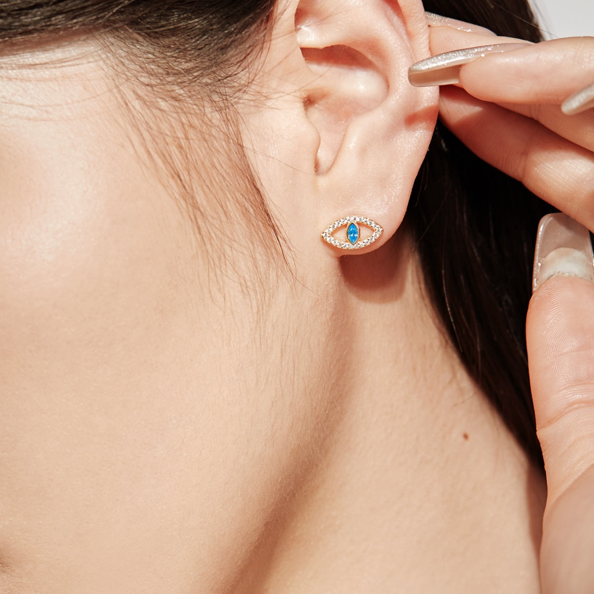 [Kismet Jewels ]Blue Devil Eyes Hollow Stud Earrings