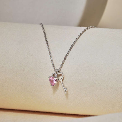 [Kismet Jewels ]Unique Heart Shape Key Pendent Necklace
