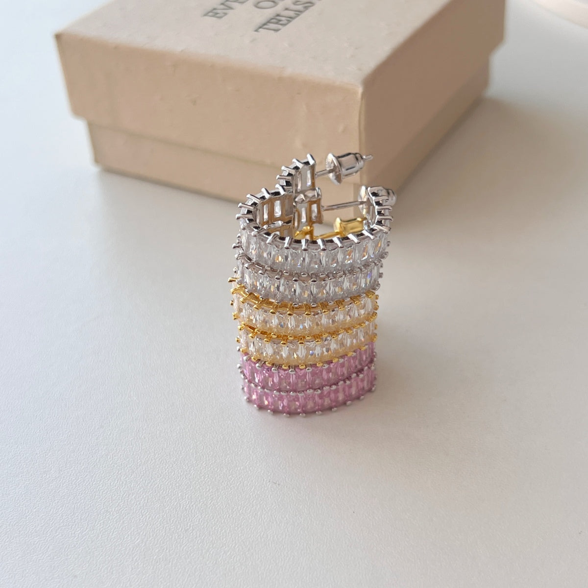 [Kismet Jewels ]Radiant Heart Cutout Earrings