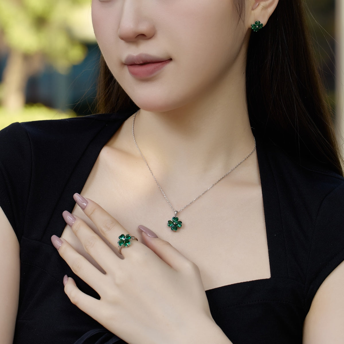 [Kismet Jewels ]Heart-Shaped Four-Leaf Clover Bead Necklace