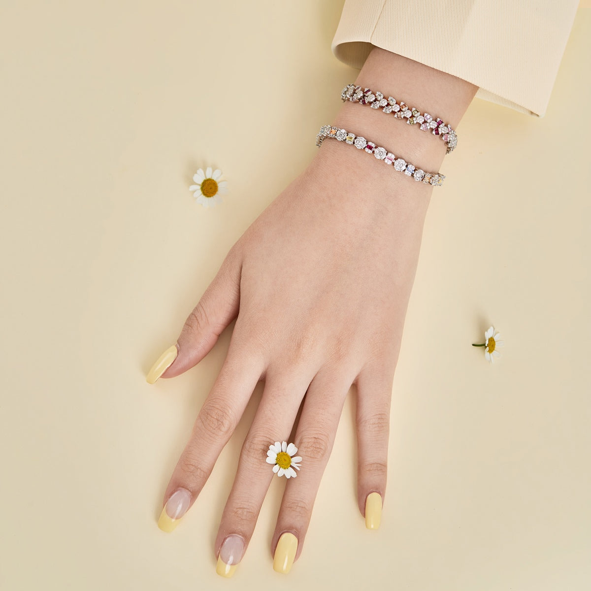 [Kismet Jewels ]Dainty Exquisite Flower Shape Daily Bracelet
