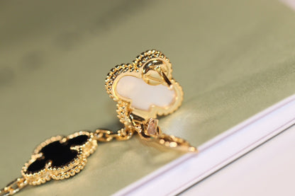 [Kismet Jewels ]CLOVER EARRINGS GOLD ONYX MOP 3 MOTIF