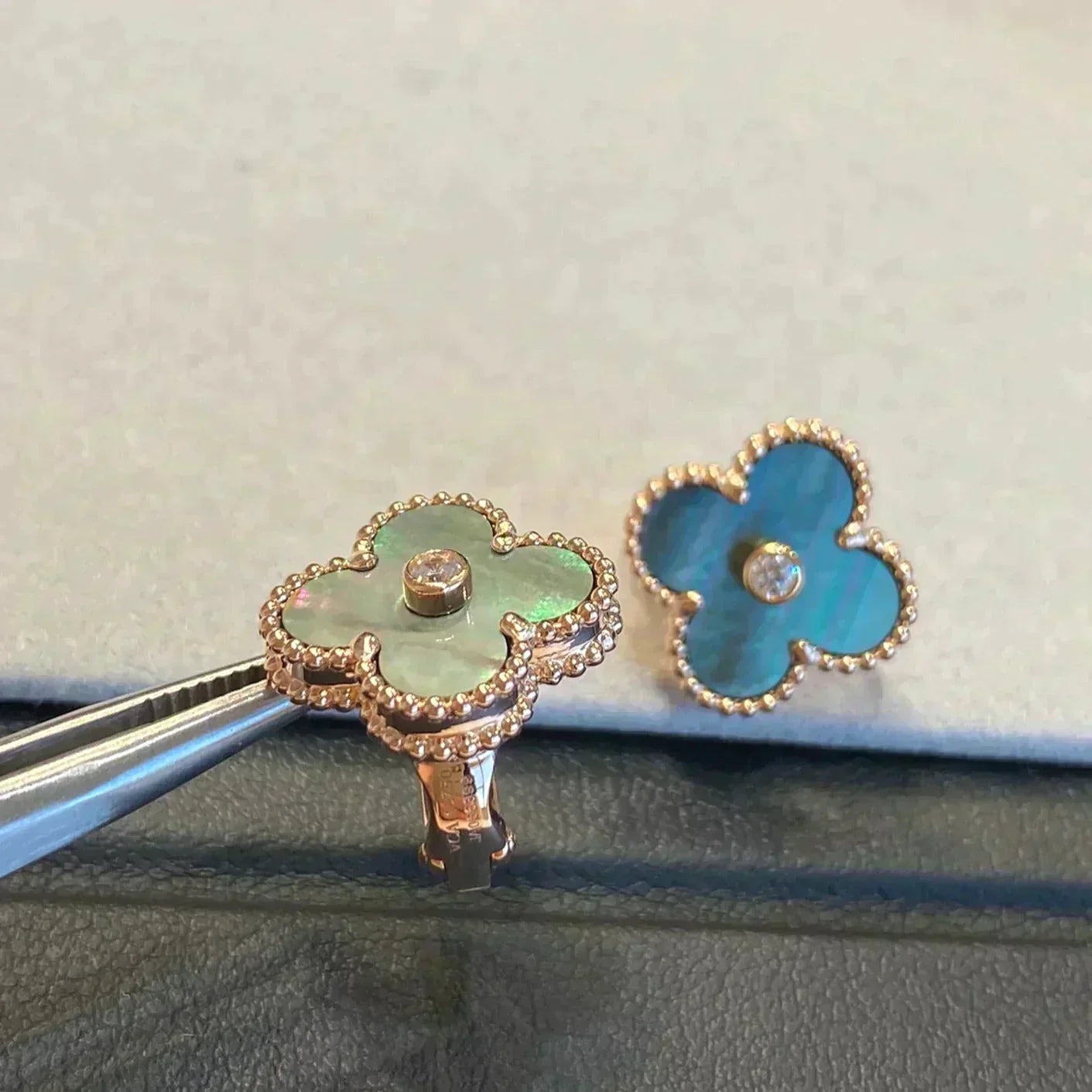 [Kismet Jewels ]CLOVER MEDIUM 1 MOTIFS GRAY MOP  DIAMOND EARRINGS