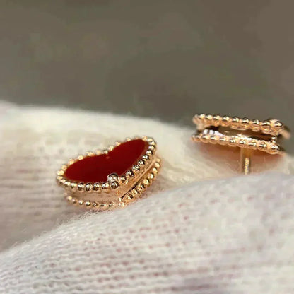 [Kismet Jewels ]HEART CARNELIAN STUD EARRINGS