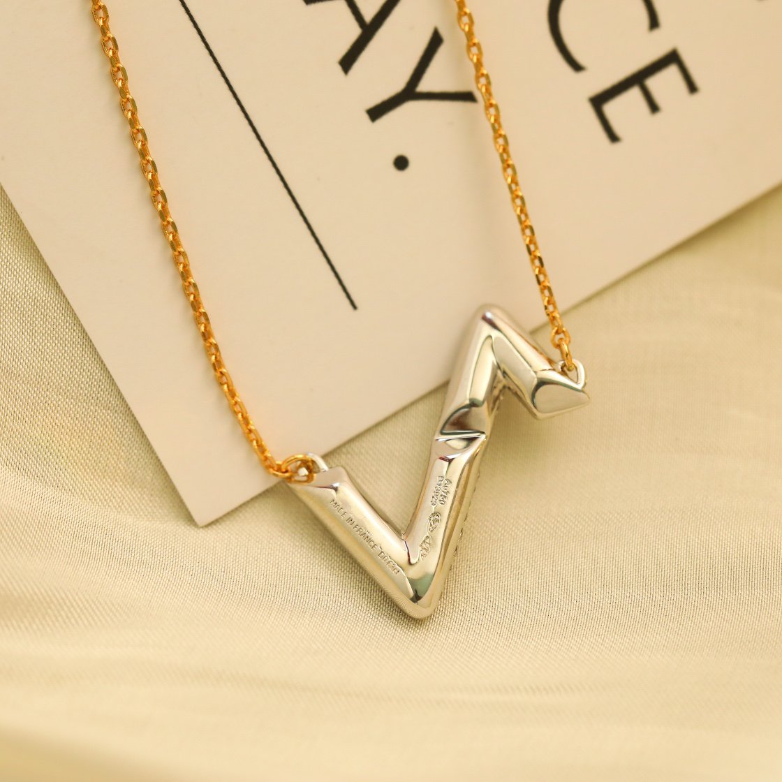 [Kismet Jewels ]VOLT SILVER DIAMOND PEDANT NECKLACE