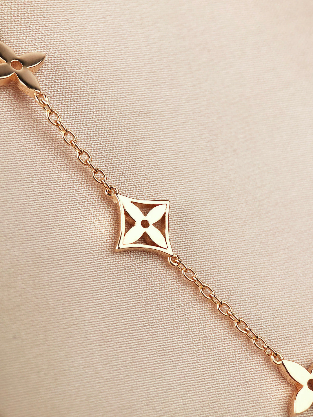 [Kismet Jewels ]STAR AND SUN 7 MOTIFS GOLD BRACELET