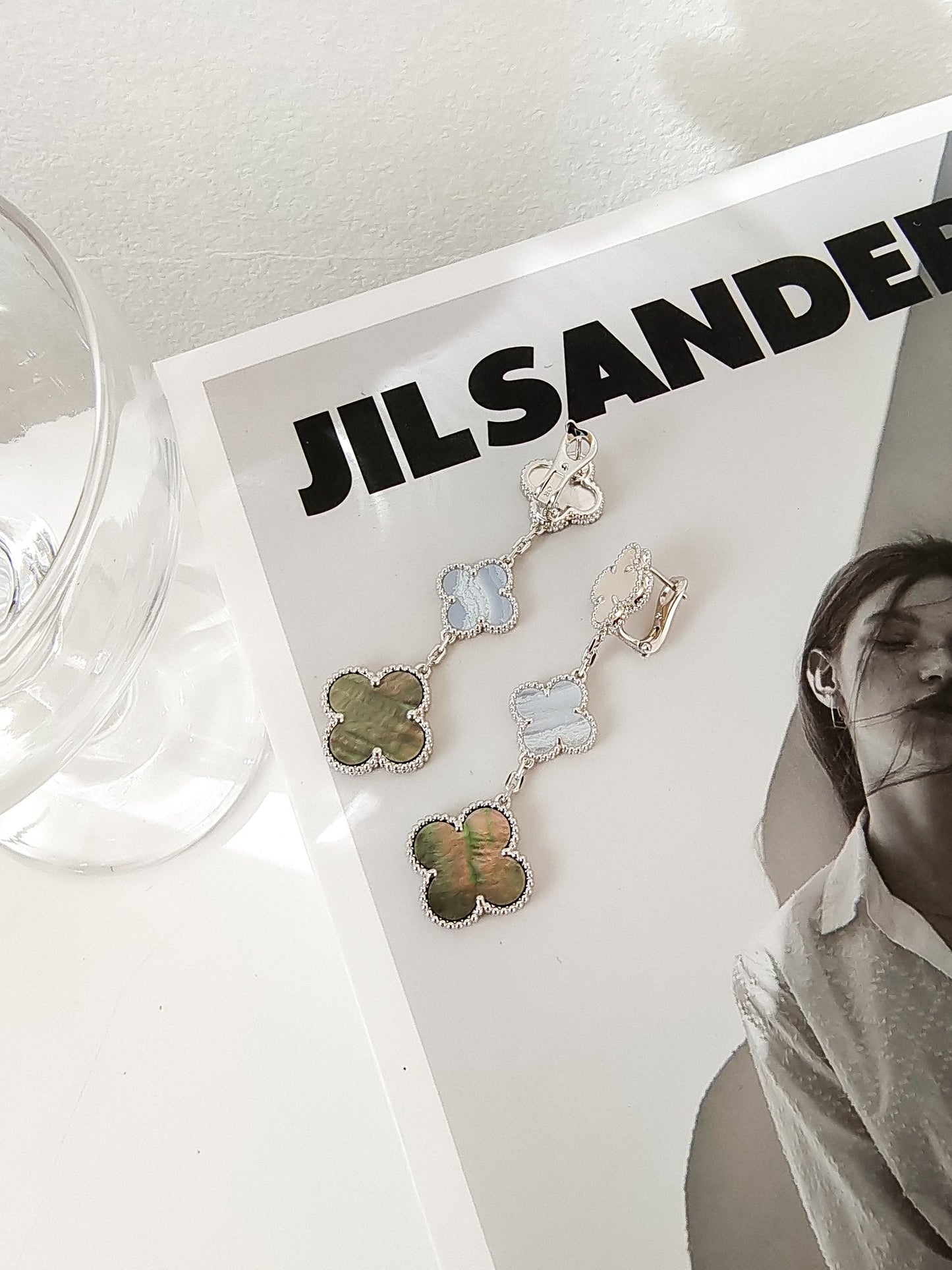 [Kismet Jewels ]CLOVER 3 MOTIFS CHALCEDONY DARK MOP SILVER EARRINGS