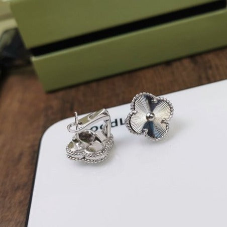 [Kismet Jewels ]CLOVER MEDIUM STUD EARRINGS