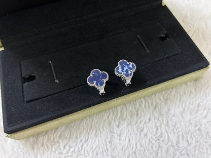 [Kismet Jewels ]CLOVER PIETERSITE MEDIUM STUD EARRINGS