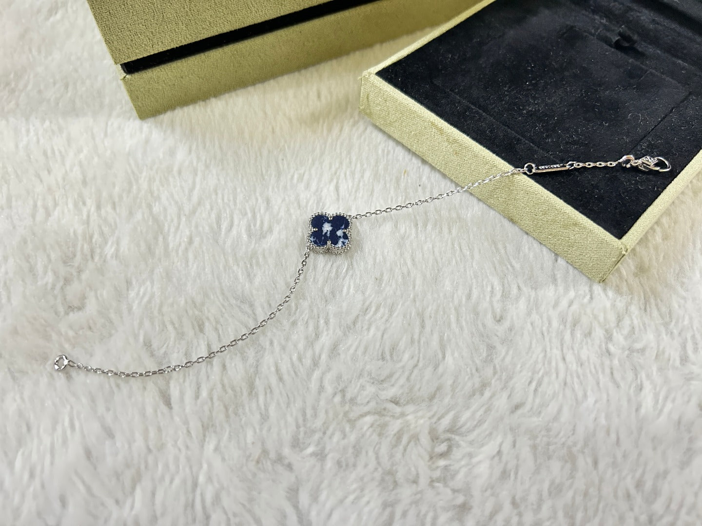 [Kismet Jewels ]CLOVER 1 MOTIF PIETERSITE BRACELET