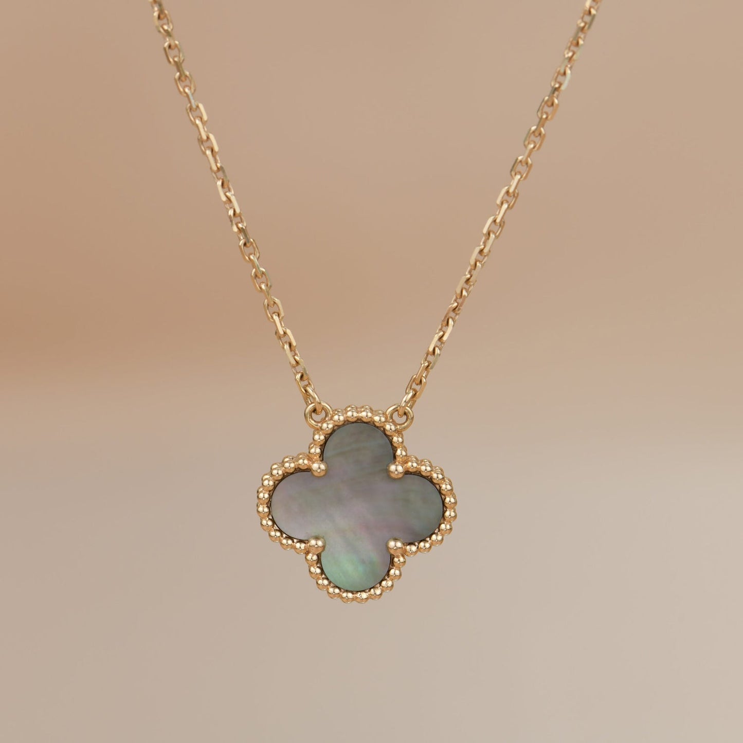 [Kismet Jewels ]CLOVER 15MM  GRAY MOTHER OF PEARL NECKLACE
