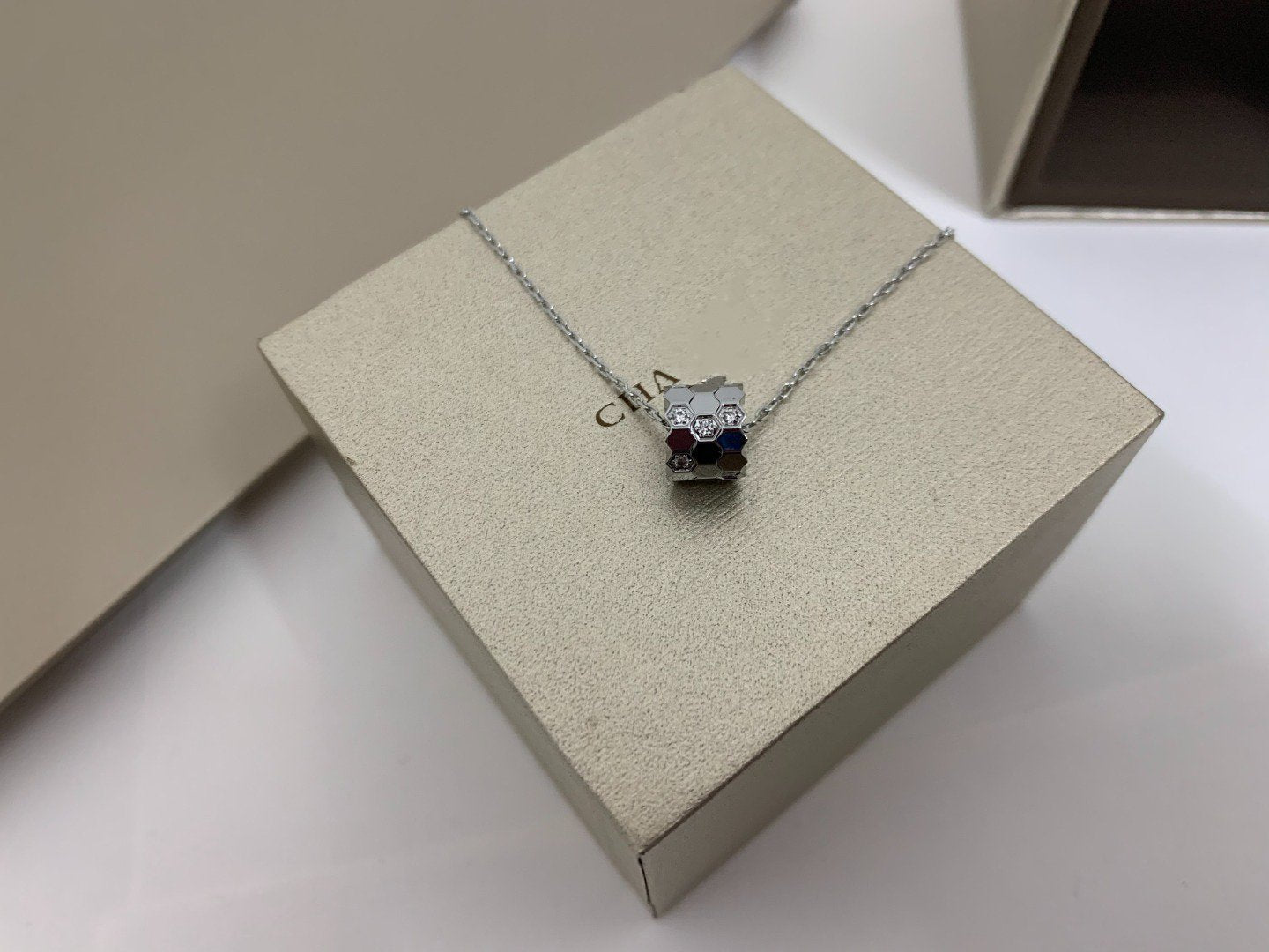 [Echo ]BEE LOVE DIAMOND NECKLACE