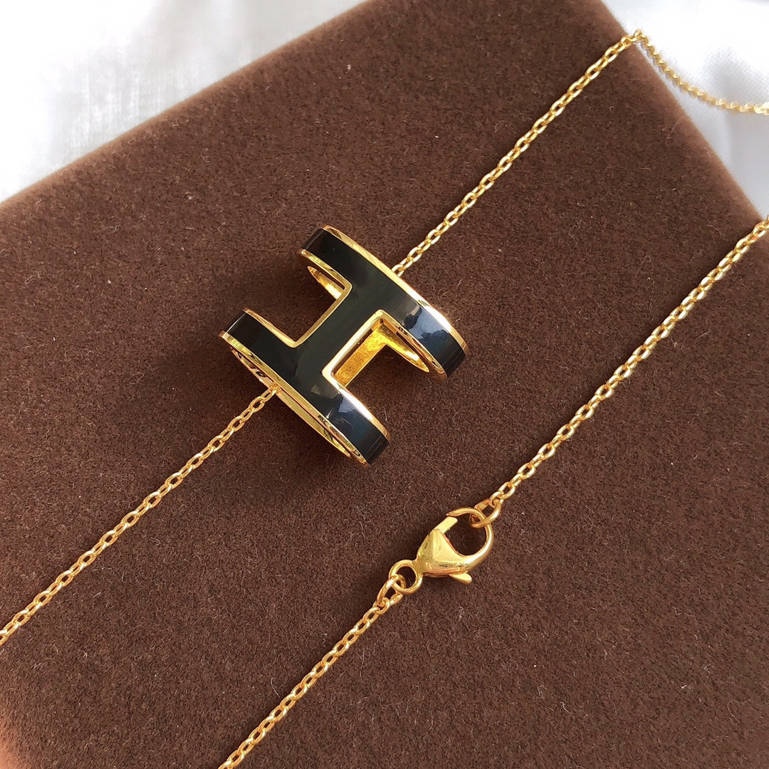 [Kismet Jewels ]HM CLIC BLACK ENAMEL GOLD NECKLACE