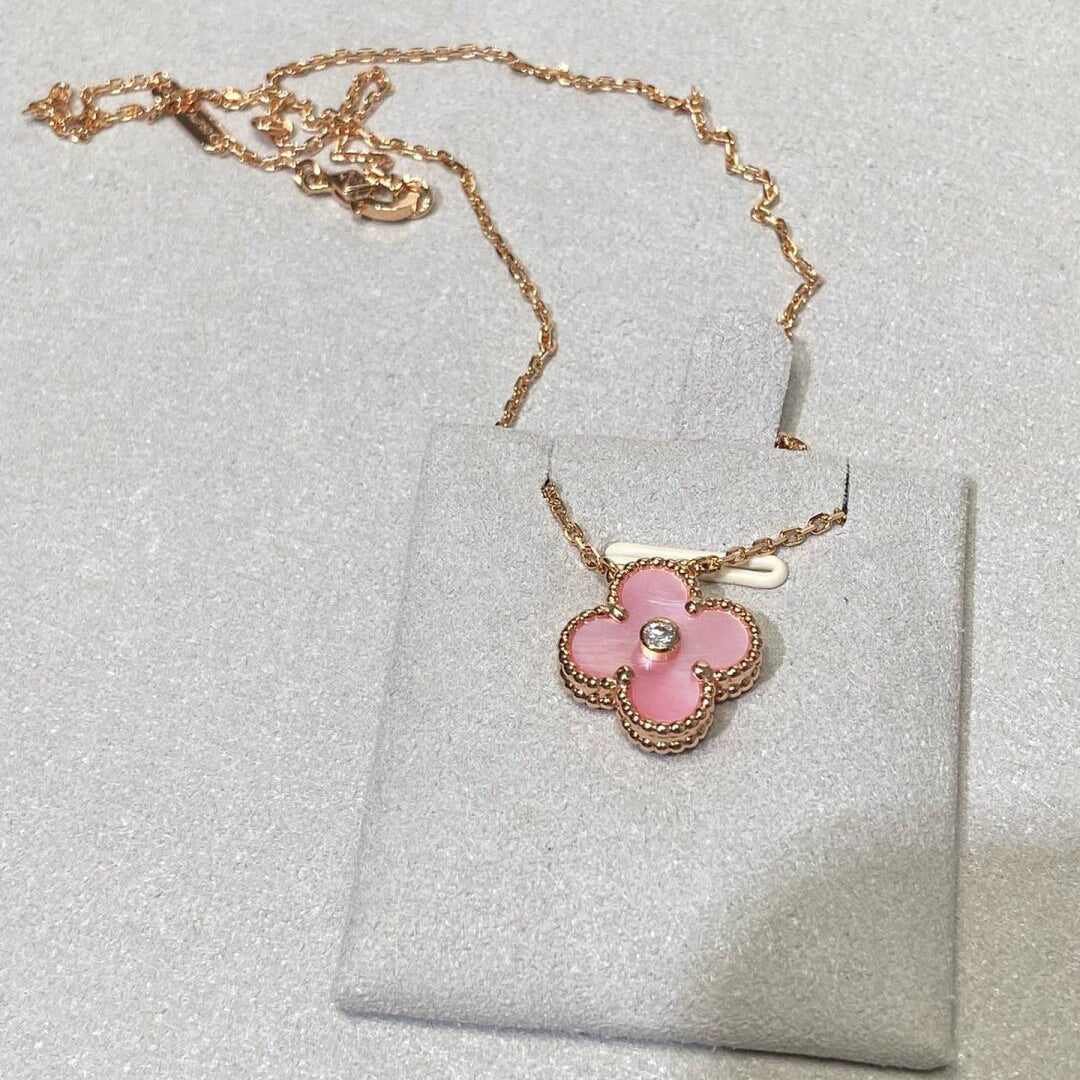 [Kismet Jewels ]CLOVER 15MM DIAMOND PINK MOP NECKLACE