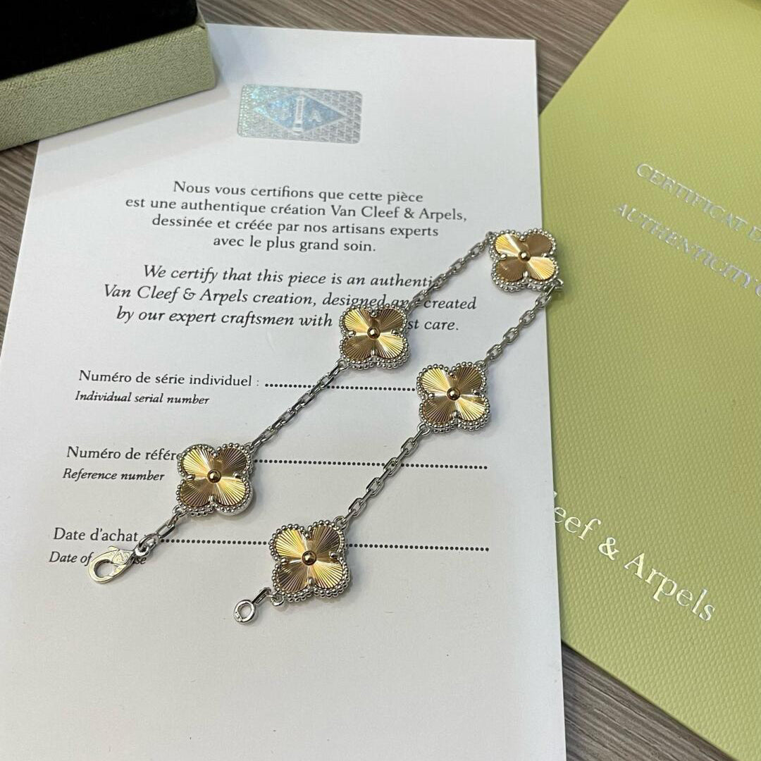 [Kismet Jewels ]CLOVER  5 MOTIFS  CHRISTMAS LIMITED EDITION BRACELET