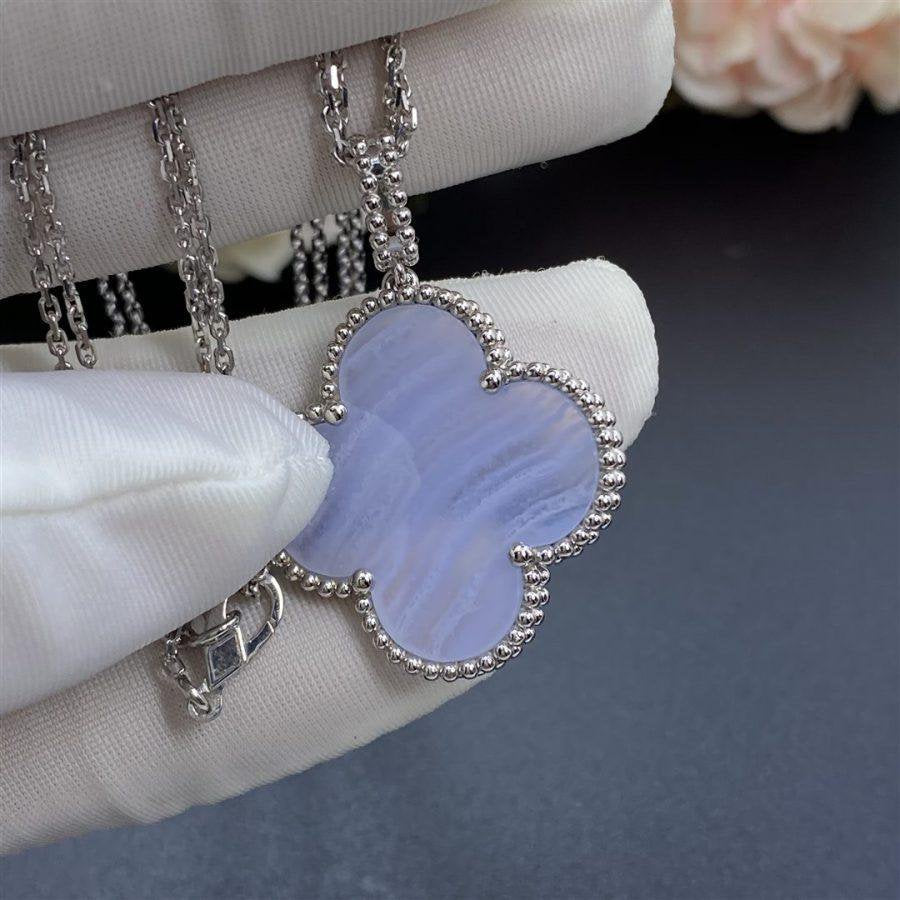 [Kismet Jewels ]CLOVER SILVER CHALCEDONY BIG CLOVER NECKLACE